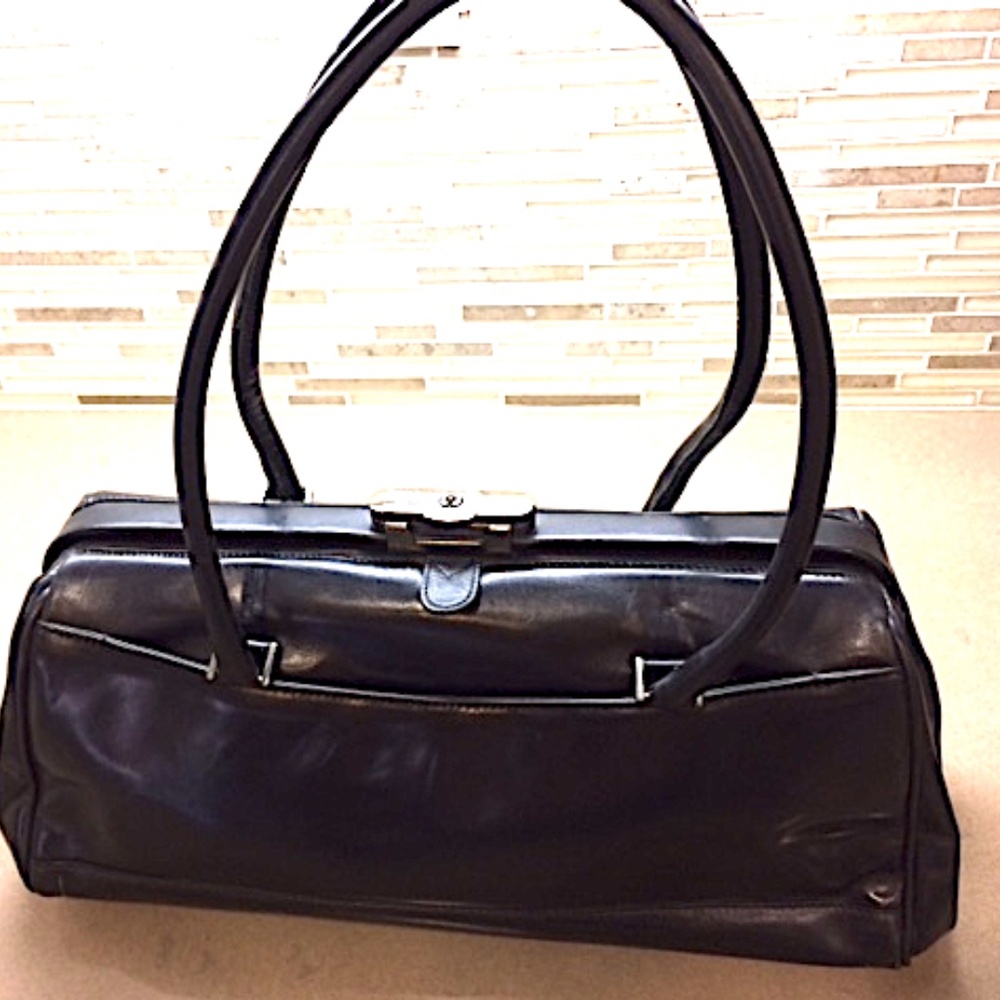 Vintage Via Spiga Fashion All Fine Leather Hand Bag.